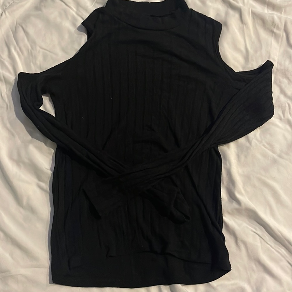 Black open shoulder American Eagle shirt Size S